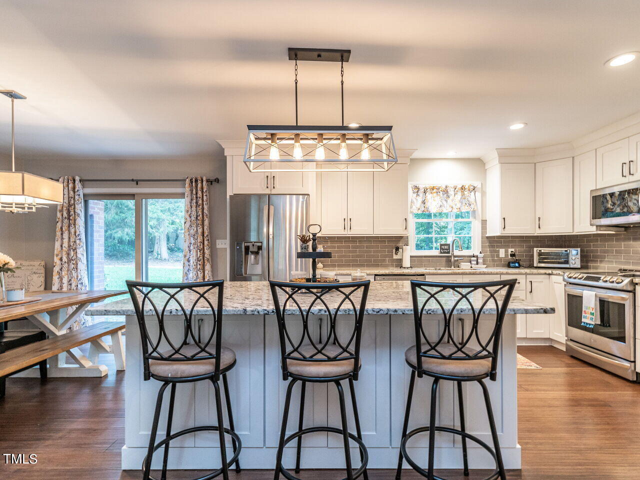 014-1280x960-kitchen