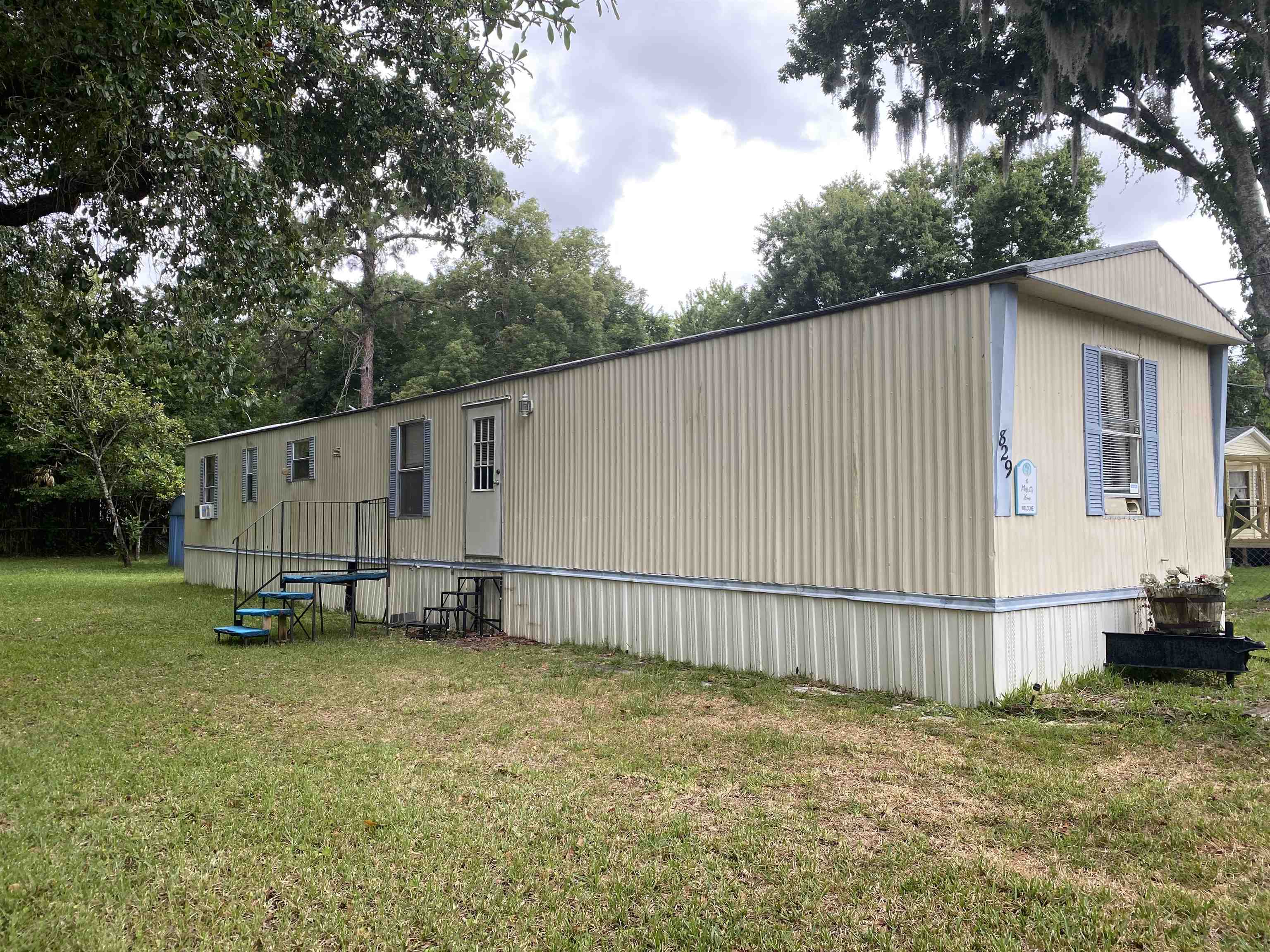 829 Oakes Avenue St. Augustine, FL 32084 - Photo 3 of 10 a view of a house with a backyard