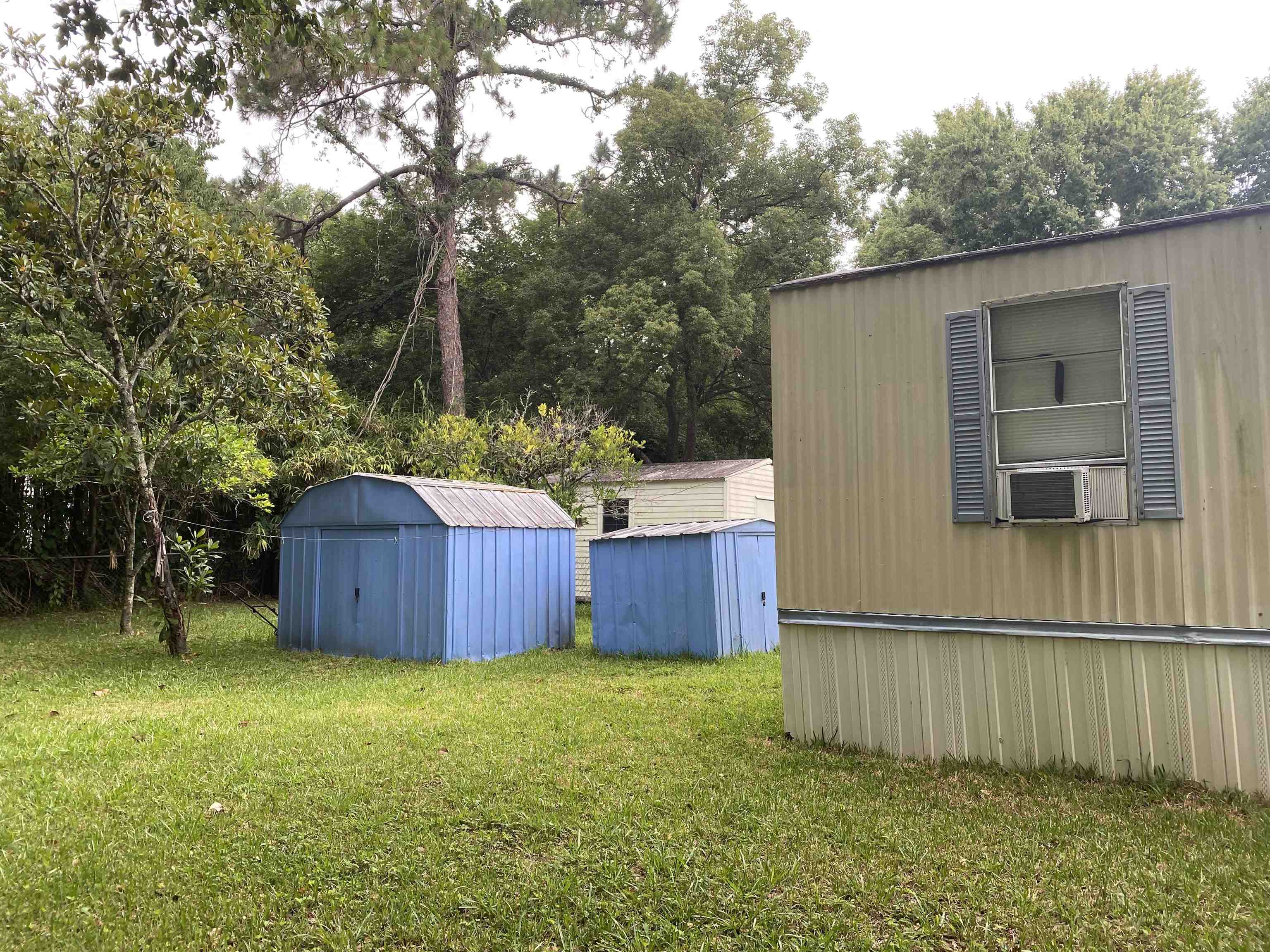 829 Oakes Avenue St. Augustine, FL 32084 - Photo 4 of 10 a view of a backyard
