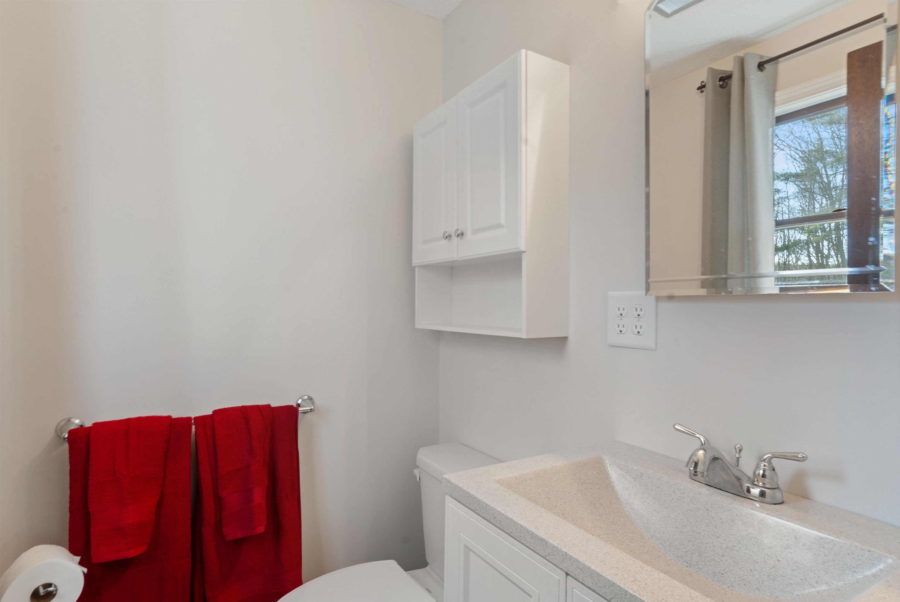 9 Darby Lane Rochester, NH 03839 - Photo 3 of 34