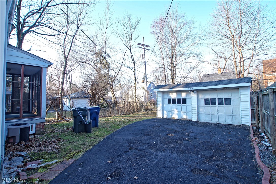 3545 Boynton Road Cleveland Heights, OH 44121 - Photo 3 of 33