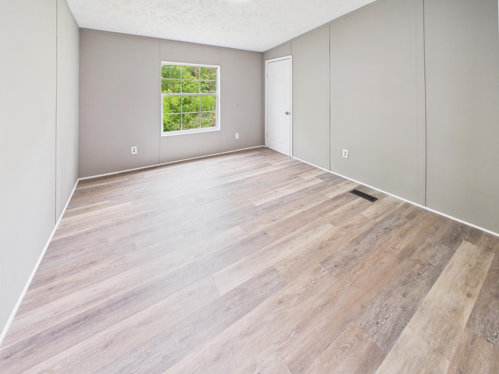 351 Mobile City Road Huntington, WV 25702 - Photo 12 of 21 Gallery Image 12