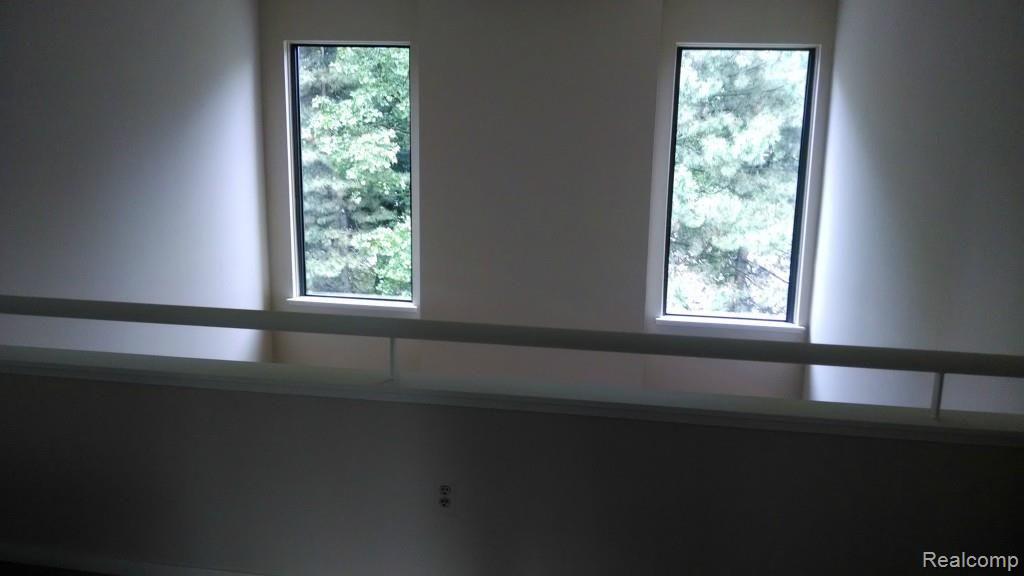 552 Harrow Court Rochester, MI 48307 - Photo 11 of 16 camera 054.jpg