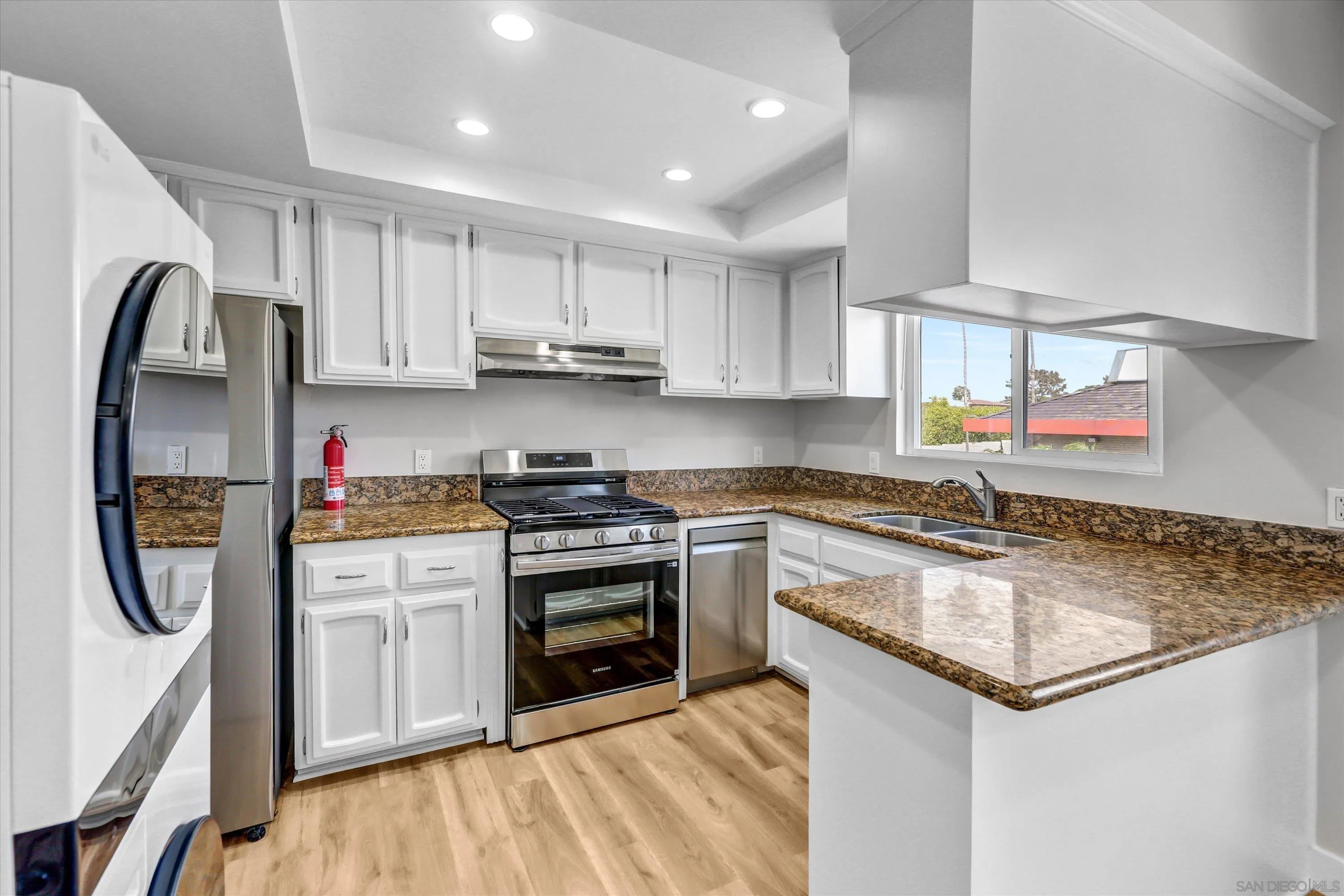 520 Pearl Street, Unit 2 La Jolla, CA 92037 - Photo 2 of 14