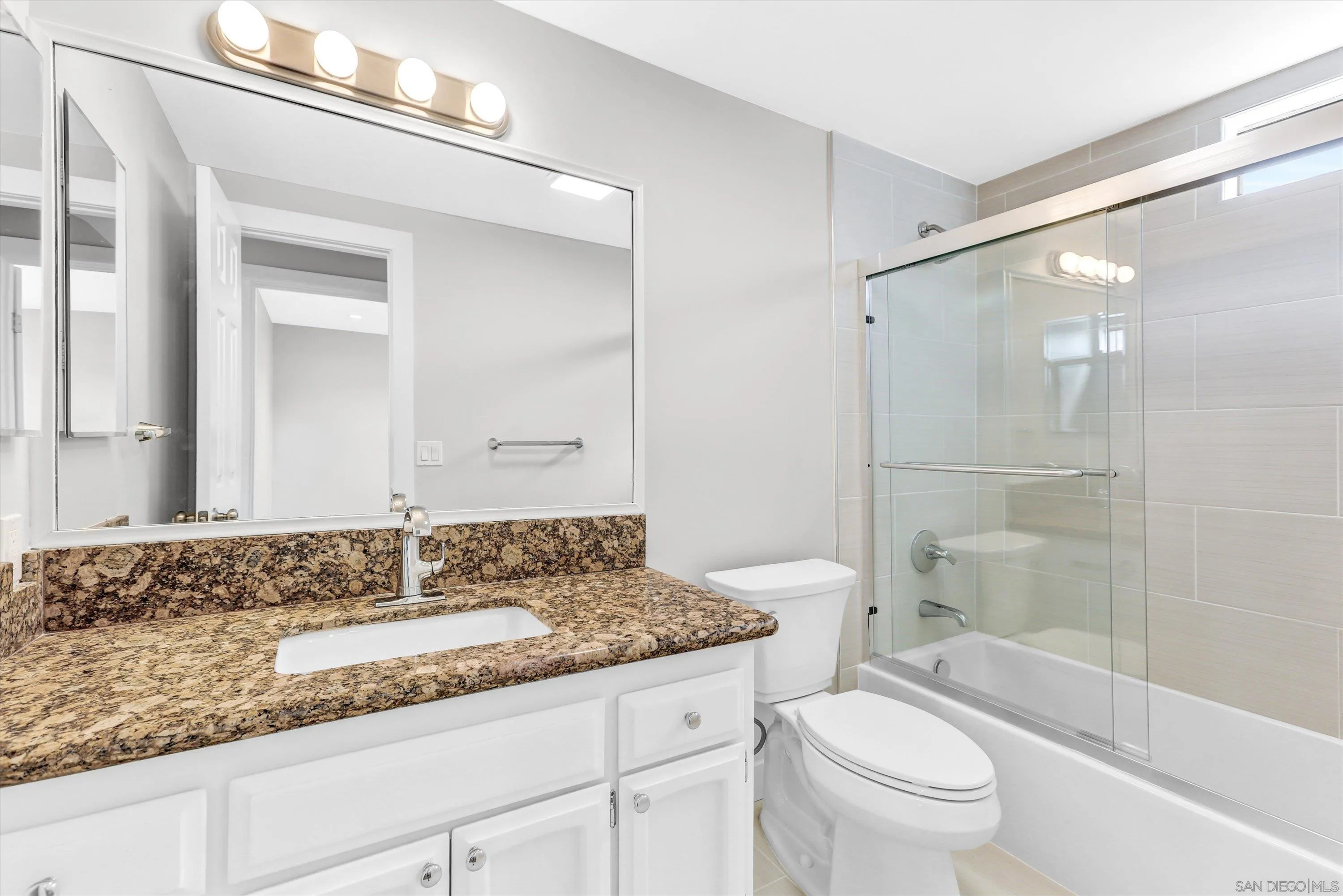 520 Pearl Street, Unit 2 La Jolla, CA 92037 - Photo 4 of 14