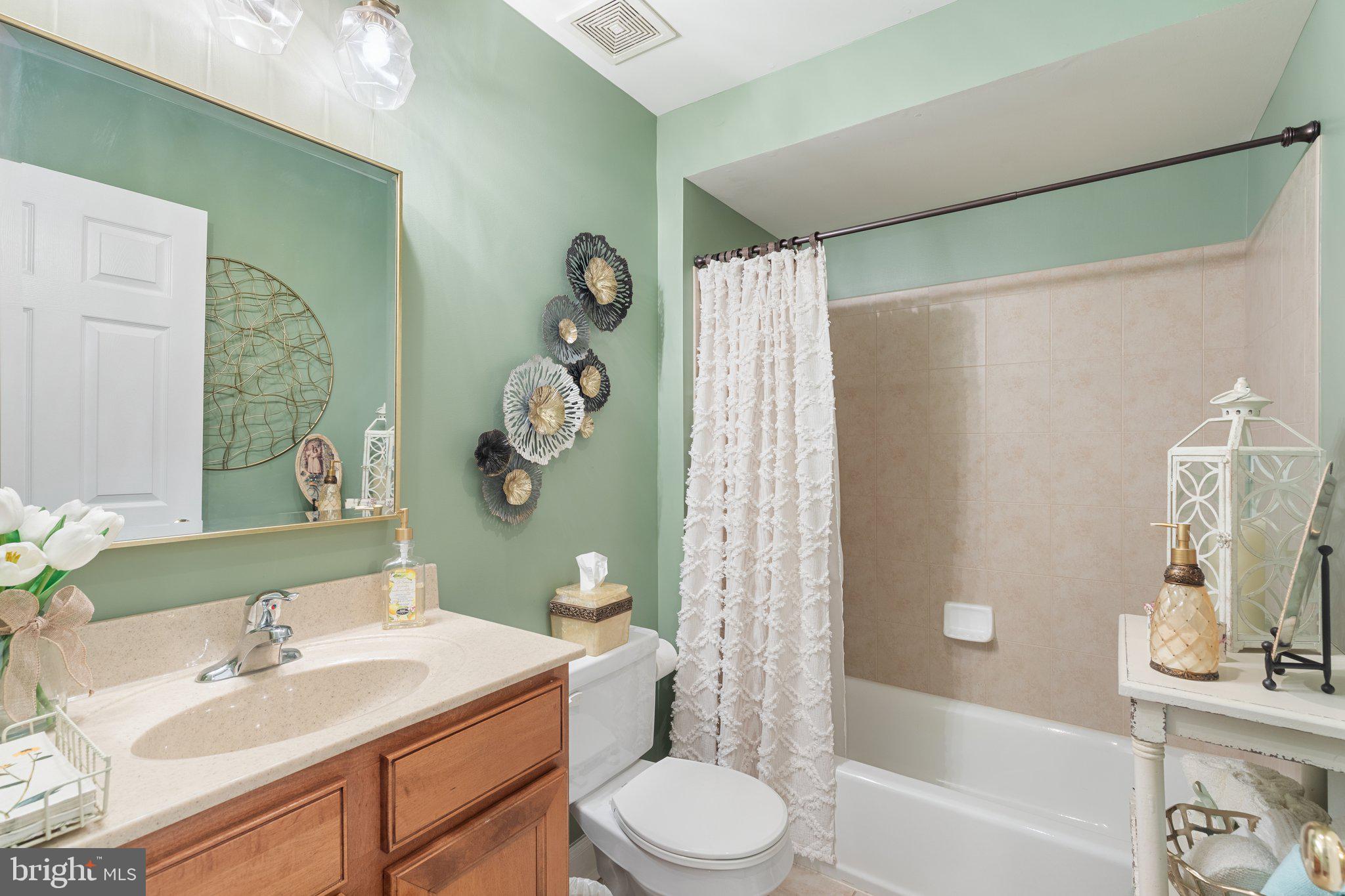 852 Independence Court Philadelphia, PA 19147 - Photo 19 of 31 a bathroom with a sink toilet and shower