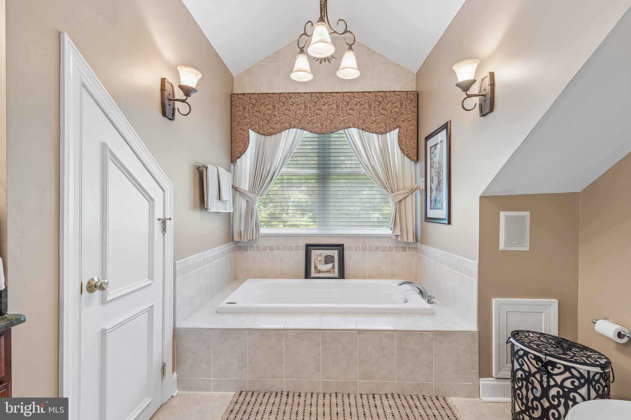 852 Independence Court Philadelphia, PA 19147 - Photo 27 of 31 a bathroom with a bathtub and a window