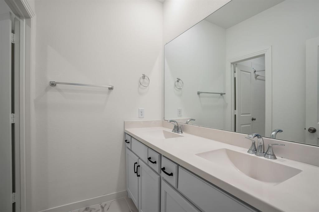 1143 Queensdown Way Forney, TX 75126 - Photo 30 of 40 Secondary bathroom