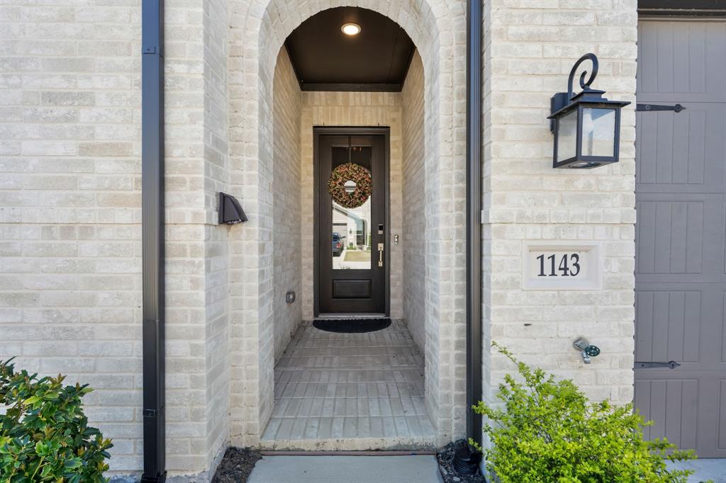 1143 Queensdown Way Forney, TX 75126 - Photo 3 of 40