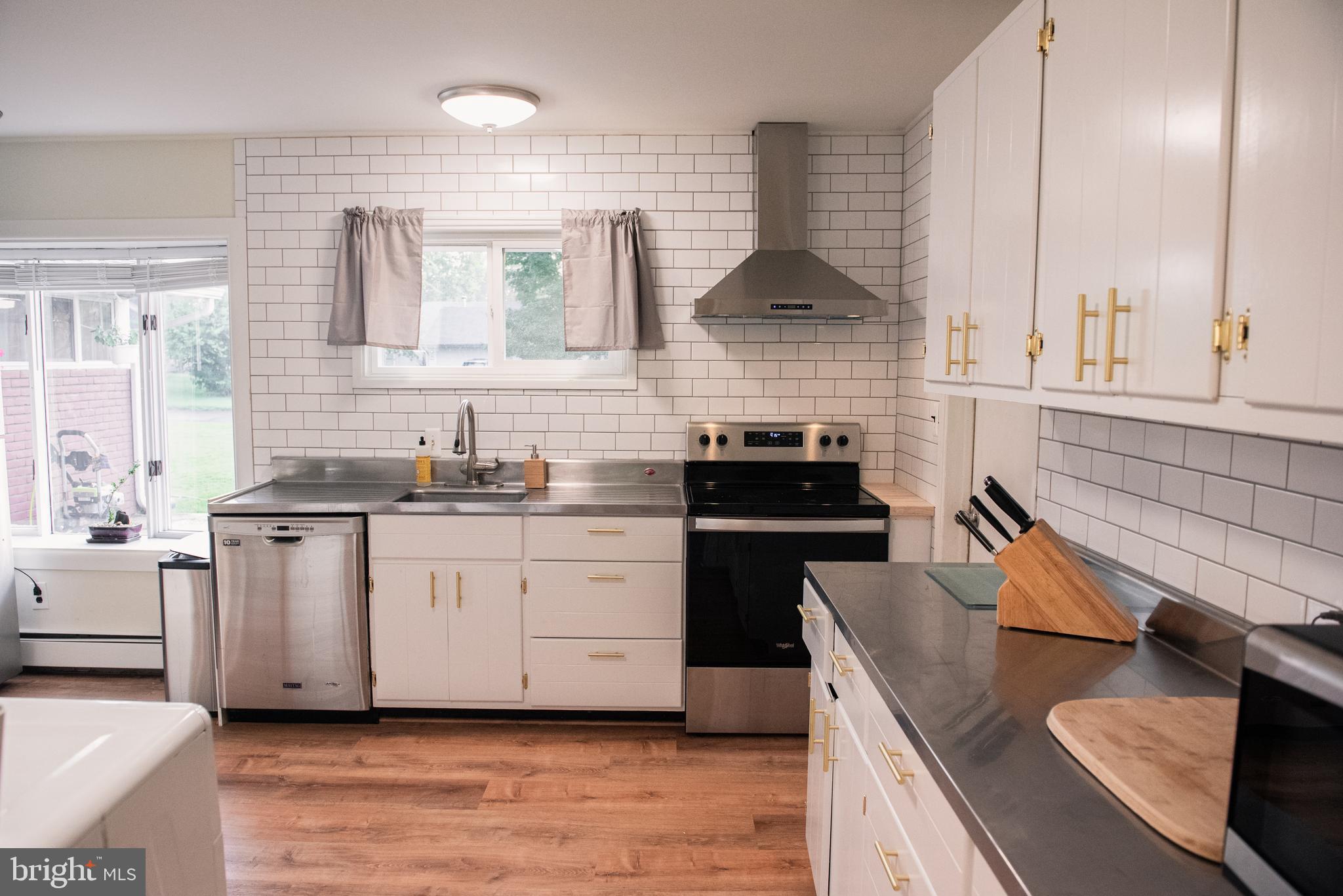 48 Sugarplum Road Levittown, PA 19056 - Photo 3 of 40 Gallery Image 3