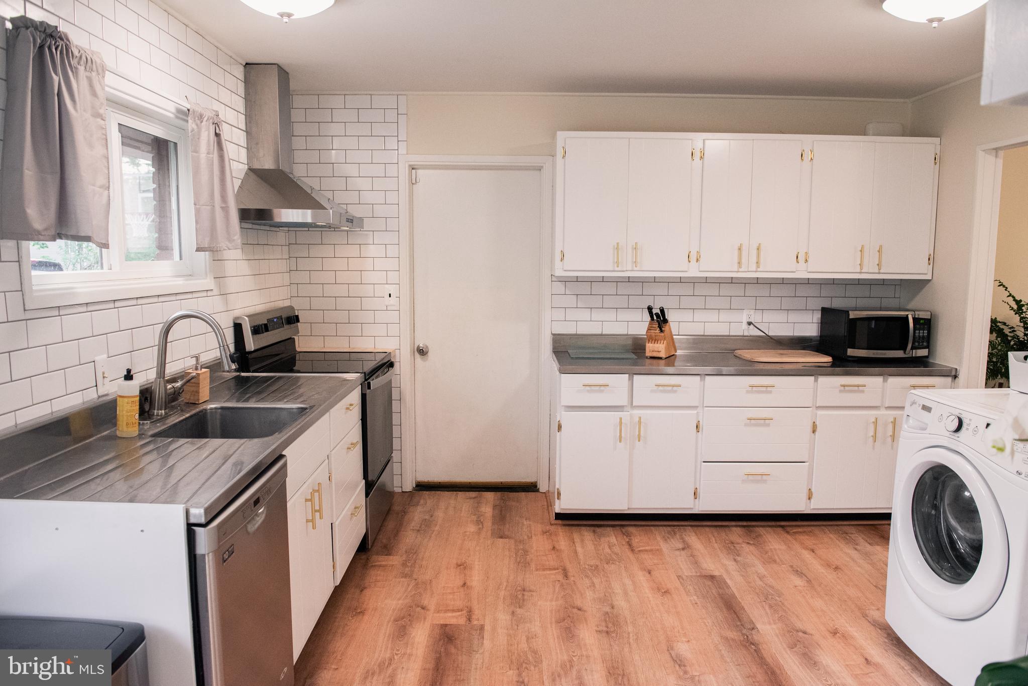 48 Sugarplum Road Levittown, PA 19056 - Photo 4 of 40 Gallery Image 4