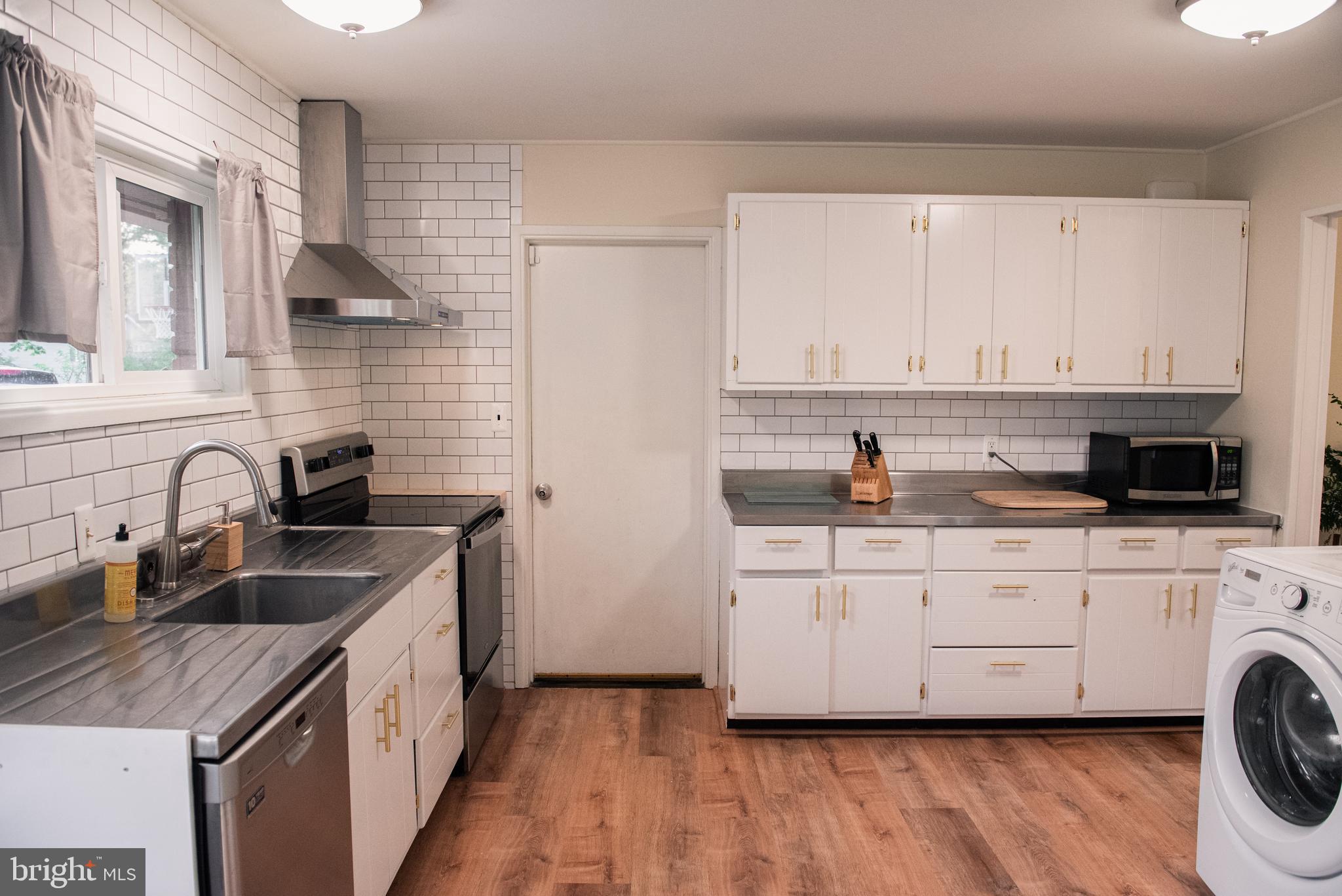 48 Sugarplum Road Levittown, PA 19056 - Photo 5 of 40 Gallery Image 5