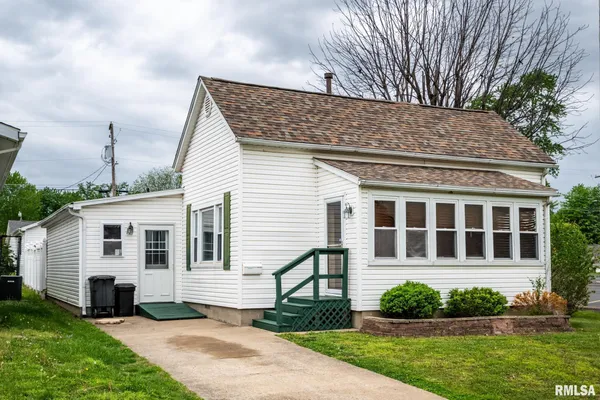 $129,900 | 917 South 11th Street, Herrin, IL 62948