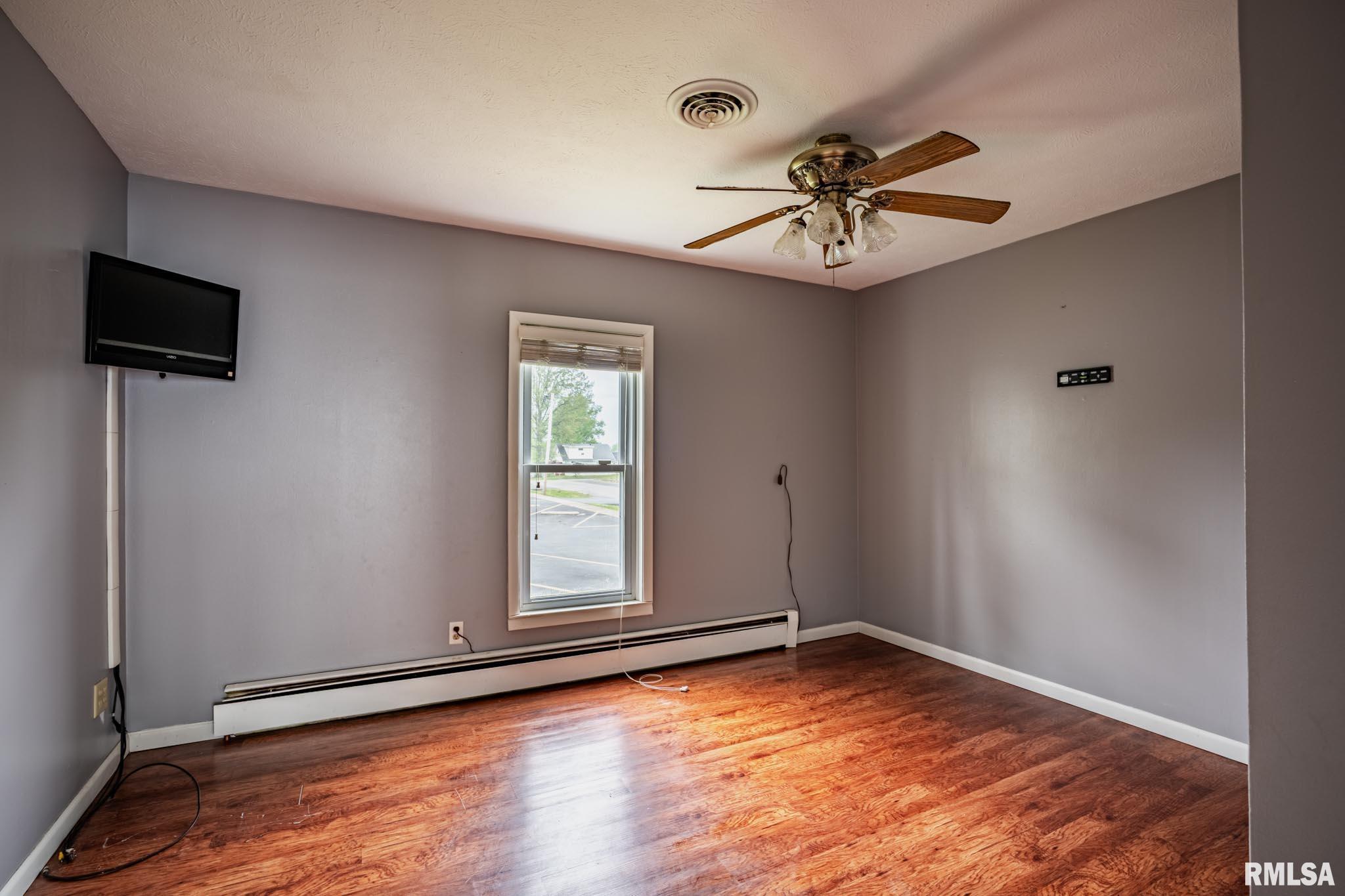 917 South 11th Street Herrin, IL 62948 - Photo 9 of 25