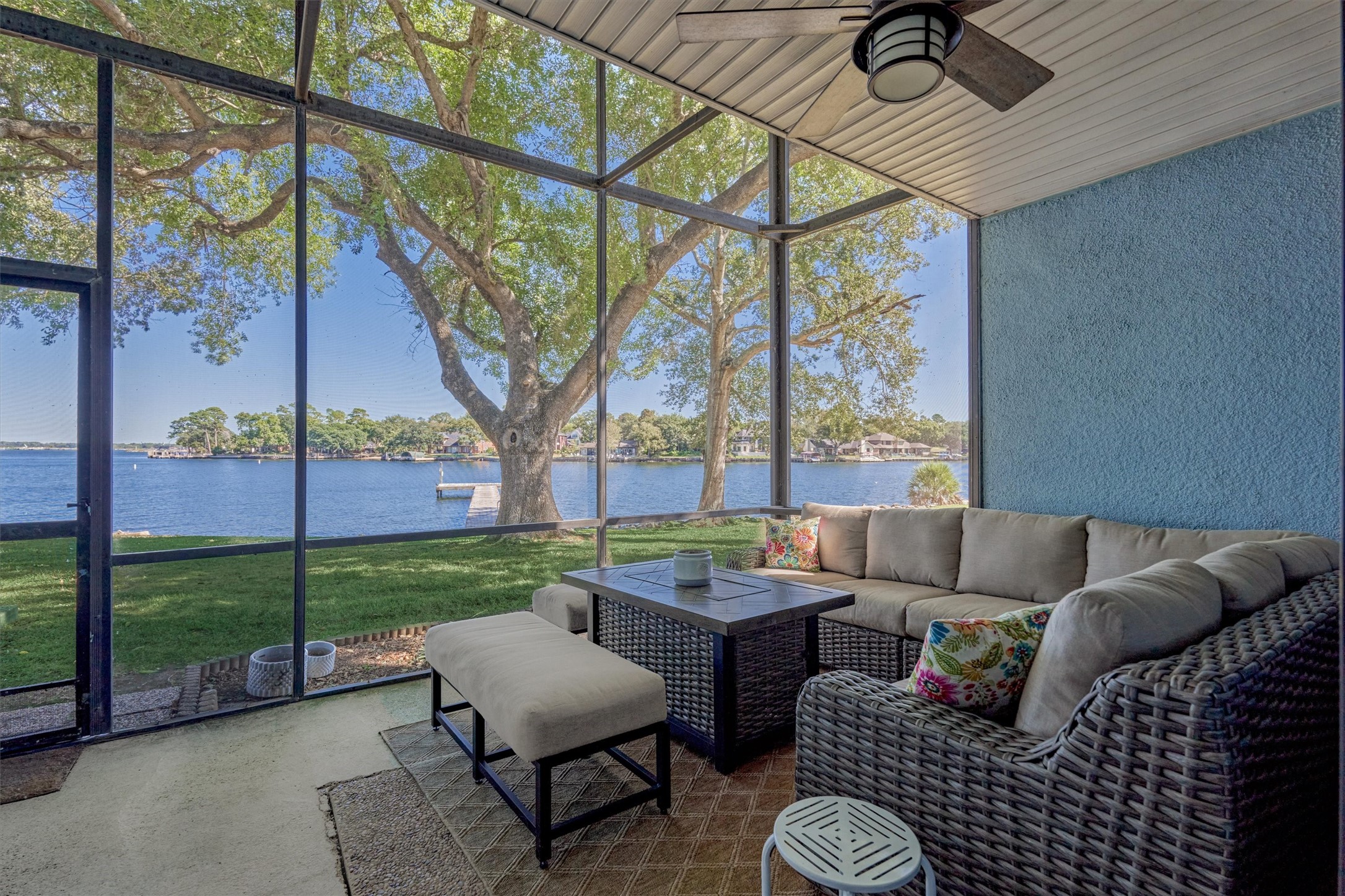 1428 Bowsprit Point Willis, TX 77318 - Photo 20 of 47 a living room with furniture and a floor to ceiling window