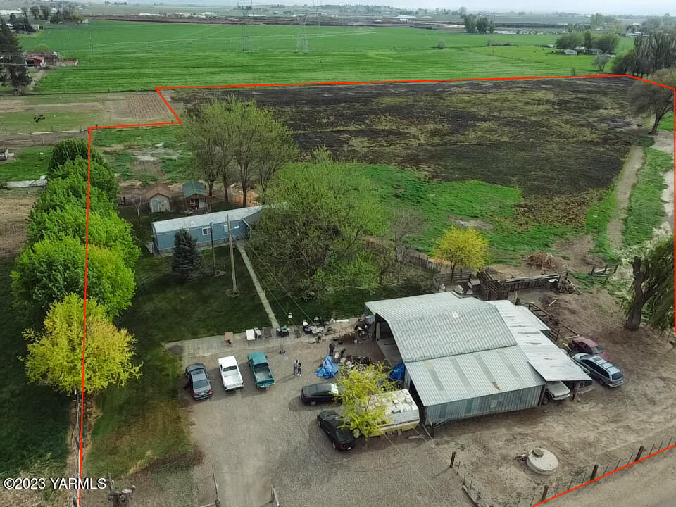 1960 Tear Road Grandview, WA 98930 - Photo 1 of 6 a view of a park with large trees