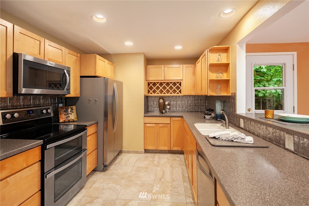 17317 Southeast 149th Street Renton, WA 98059 - Photo 8 of 20 Gallery Image 8
