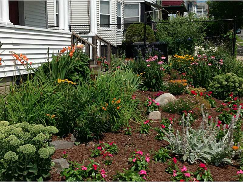 68 Rochambeau Avenue Providence, RI 02906 - Photo 2 of 15 Yard/Garden.