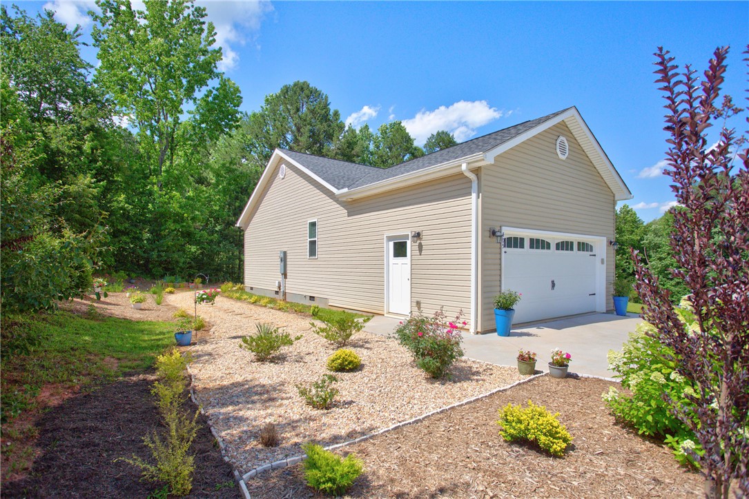 405 Pawnee Drive Walhalla, SC 29691 - Photo 26 of 36 A well-maintained side exterior boasts tidy landscaping and a spacious two-car garage.
