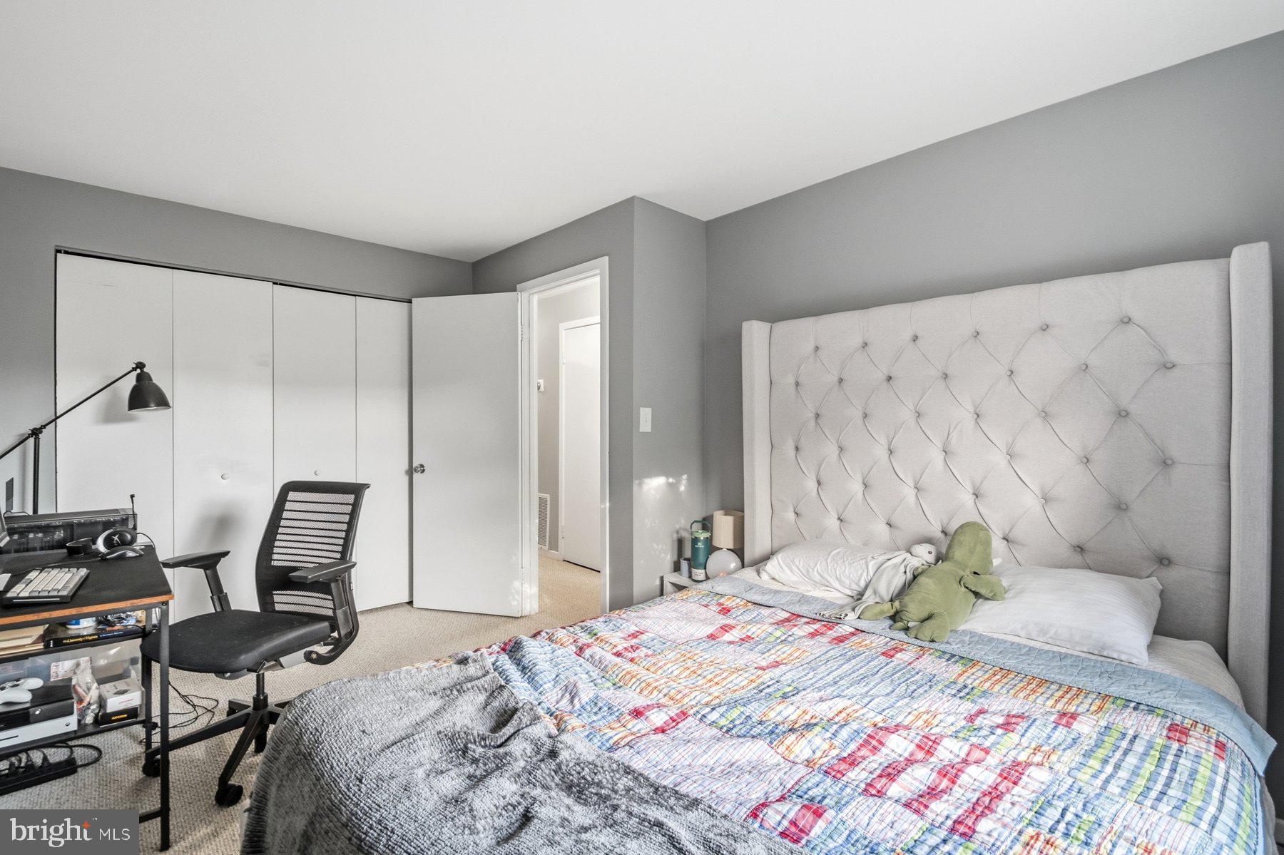 642 South Charles Street, Unit R 22 Baltimore, MD 21230 - Photo 18 of 26 a bedroom with a bed and a chair