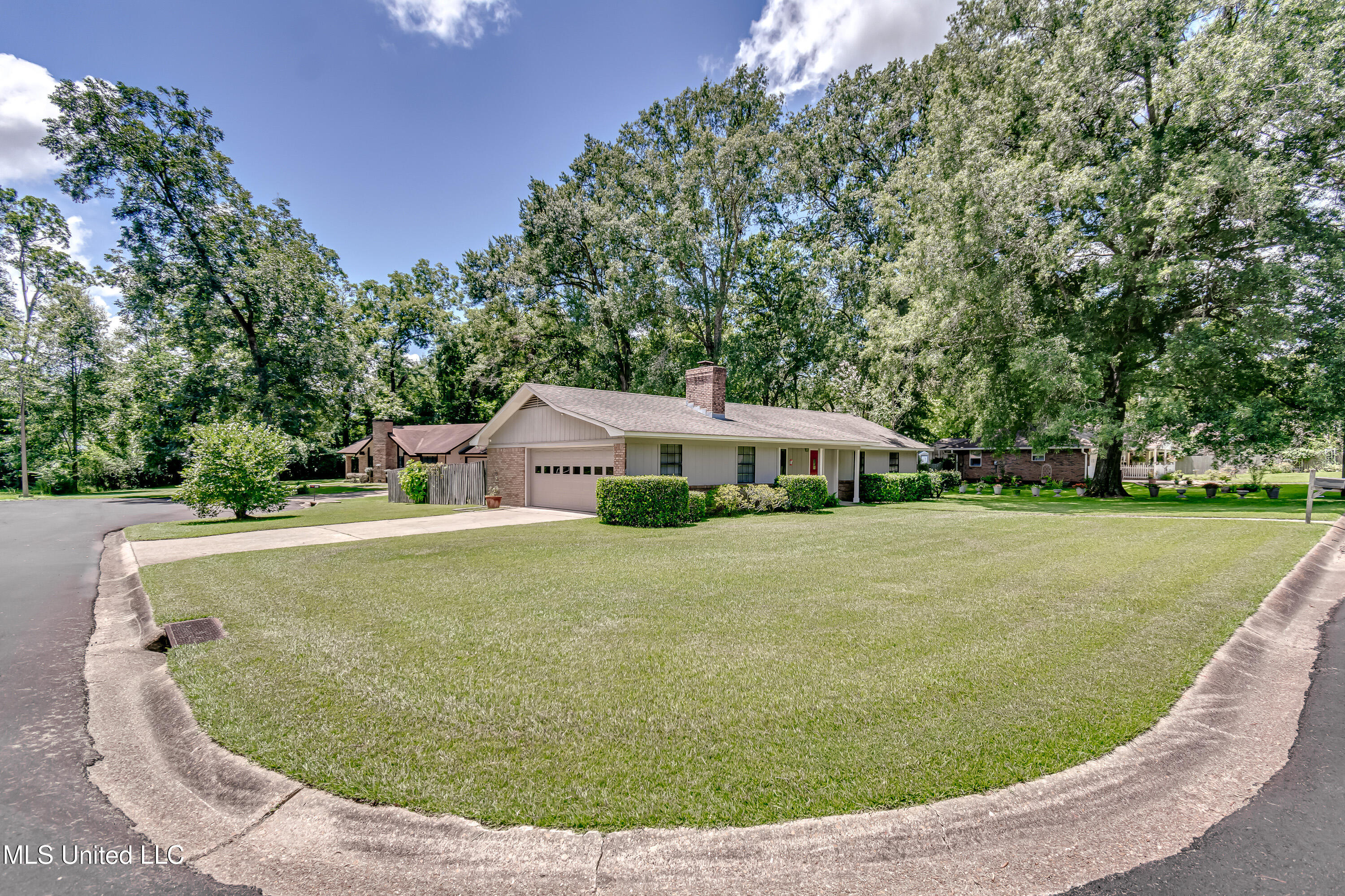 103 Middle Ridge Drive Florence, MS 39073 - Photo 6 of 62 103 Middle Ridge Dr-6