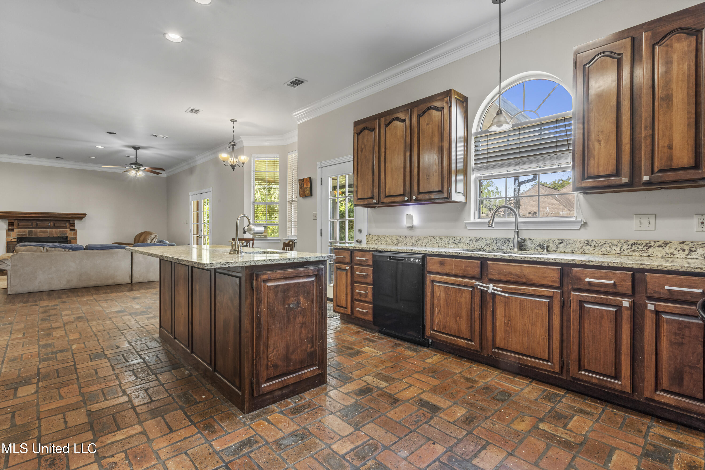 2013 Rue Ulysse Biloxi, MS 39531 - Photo 14 of 35 015