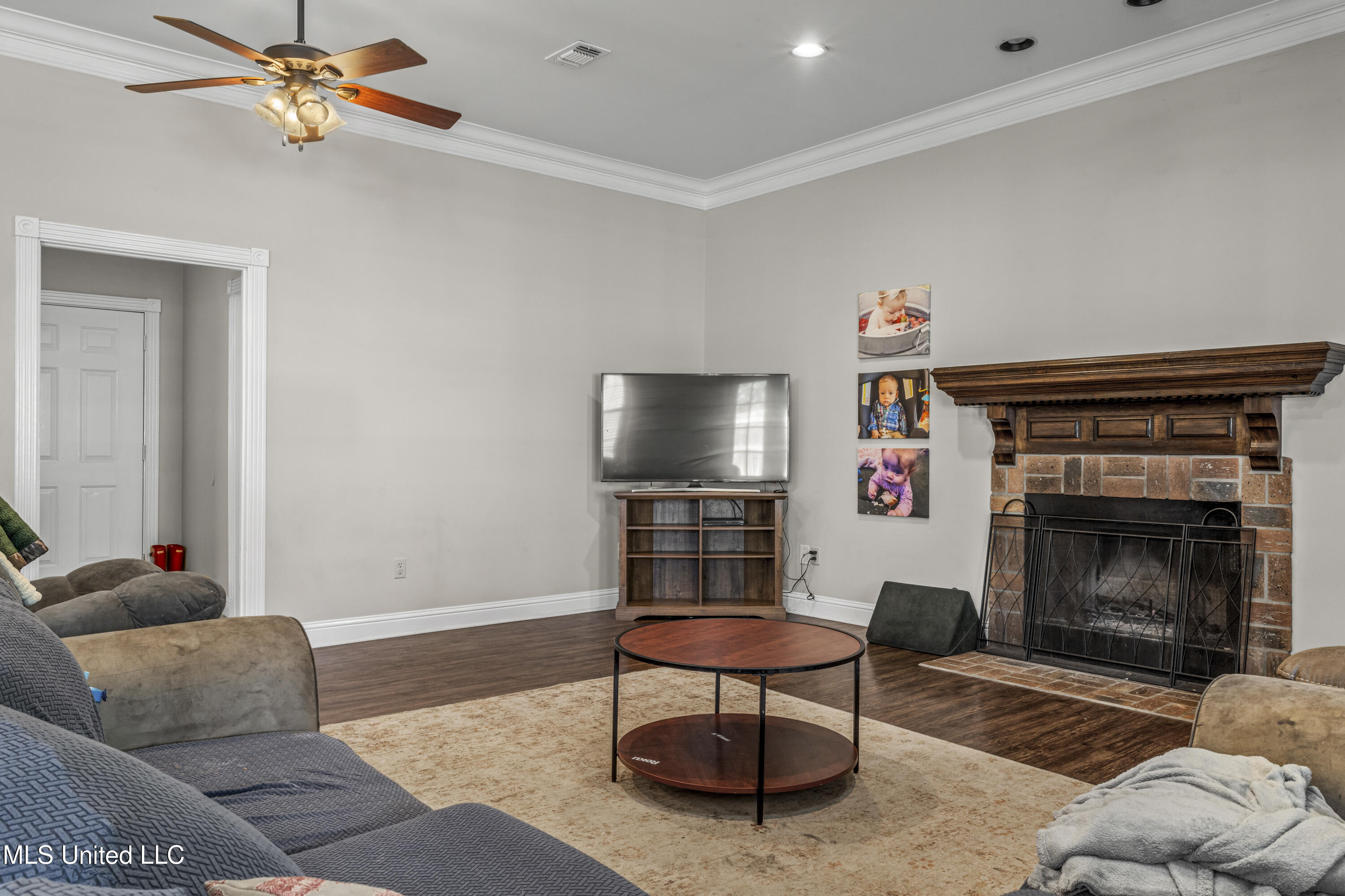 2013 Rue Ulysse Biloxi, MS 39531 - Photo 5 of 35 005