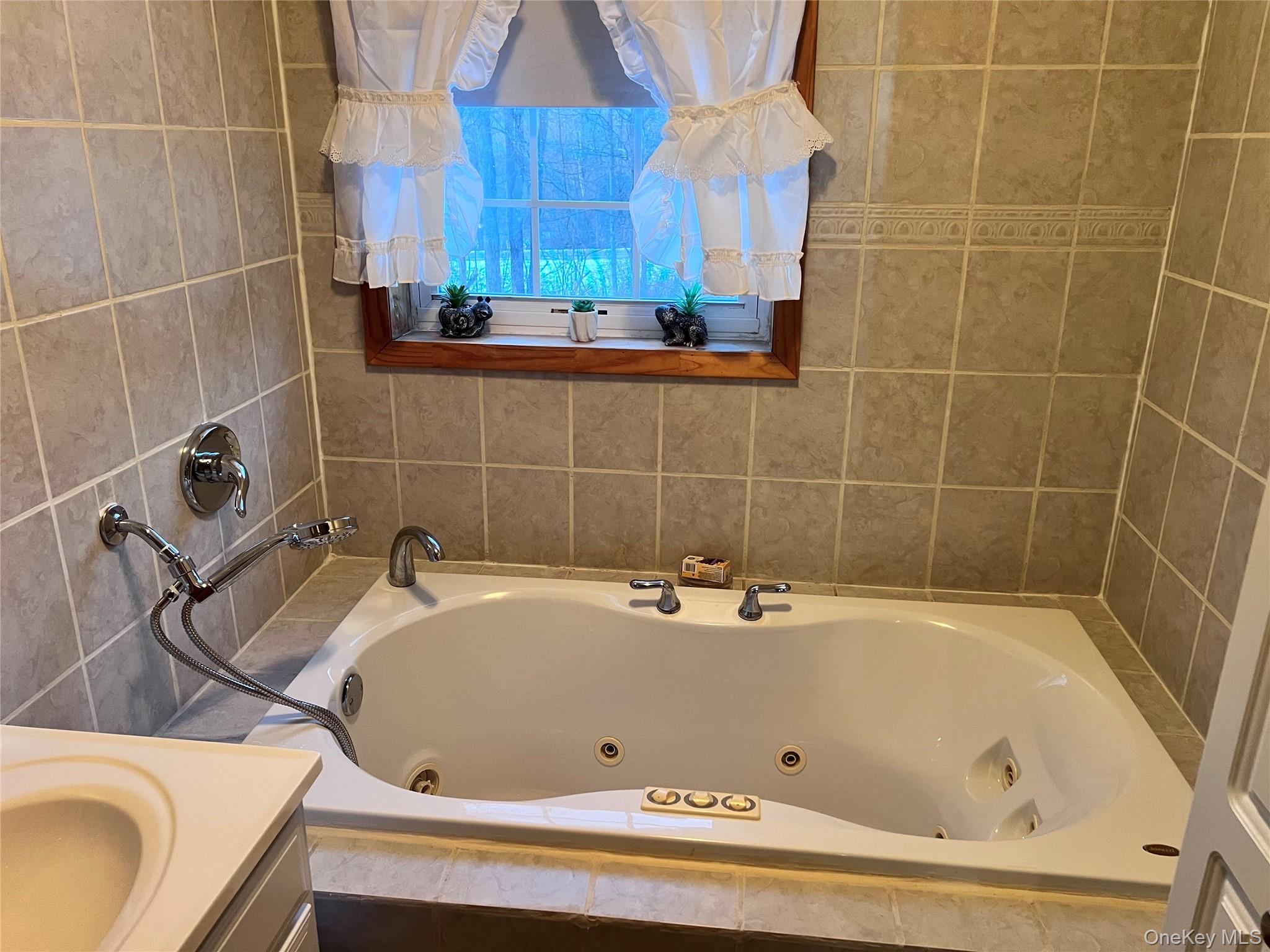 13 Herlings Road Wurtsboro, NY 12790 - Photo 18 of 37 a bathroom with a tub sink and mirror