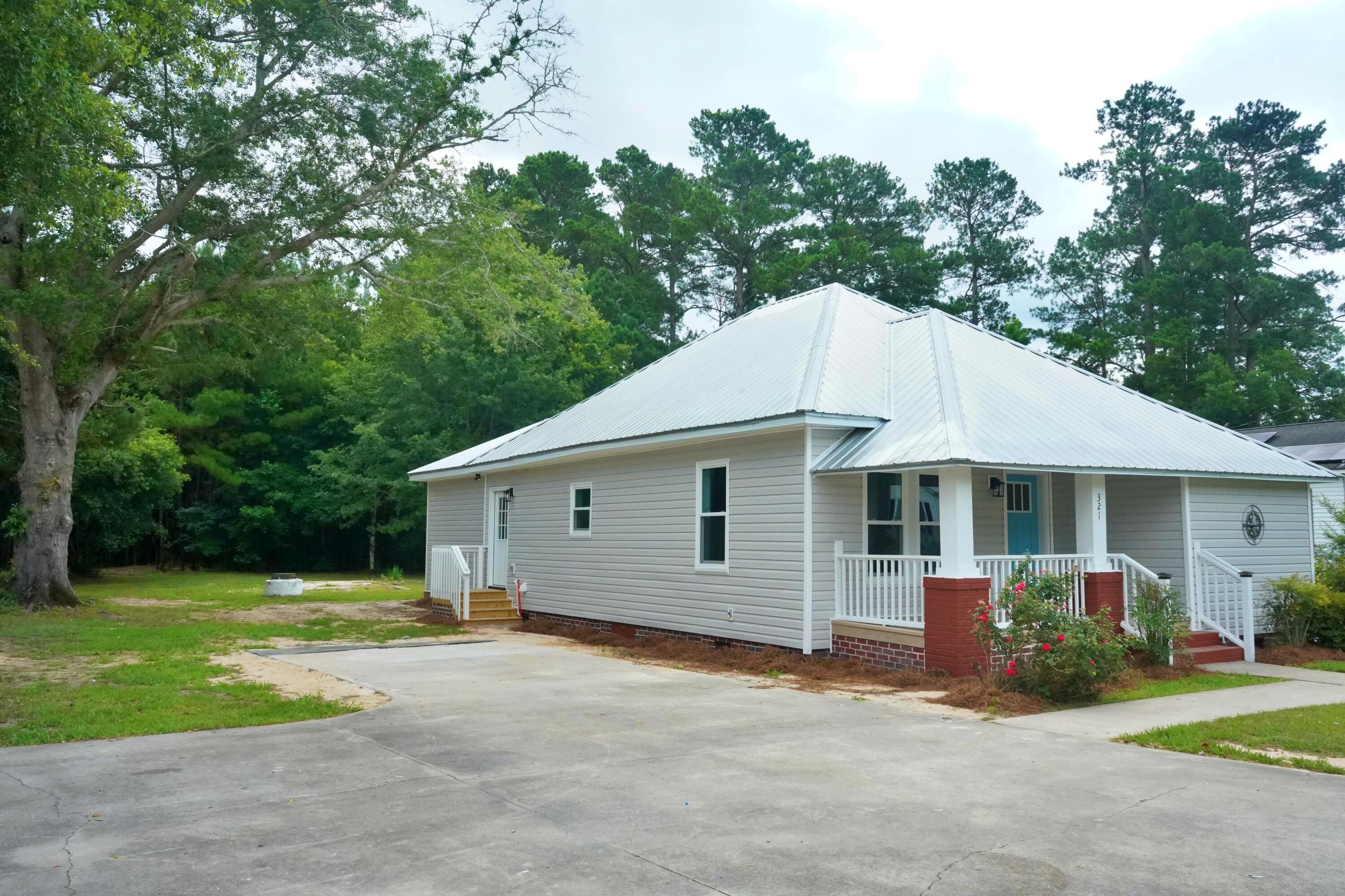 321 South Parler Avenue St. George, SC 29477 - Photo 2 of 41 321 S Parler Ave