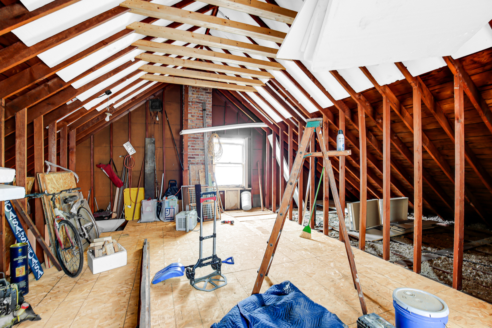 11312 South Avenue H Chicago, IL 60617 - Photo 14 of 21 a view of an chairs and table in a patio