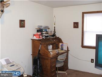 262 Pointville Road Pemberton, NJ 08068 - Photo 7 of 11 Living Room