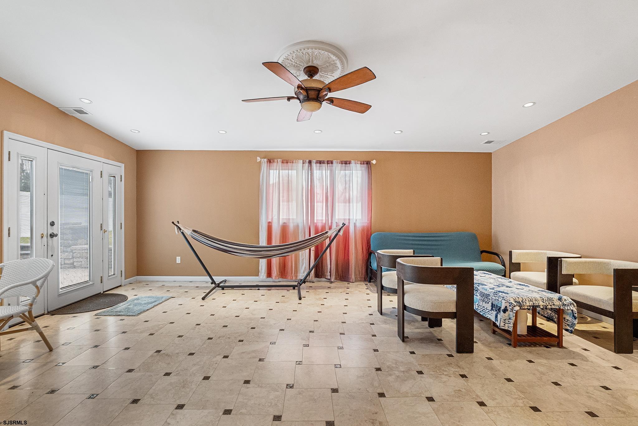 128 Devon Road Somers Point, NJ 08244 - Photo 19 of 40 a work room with furniture