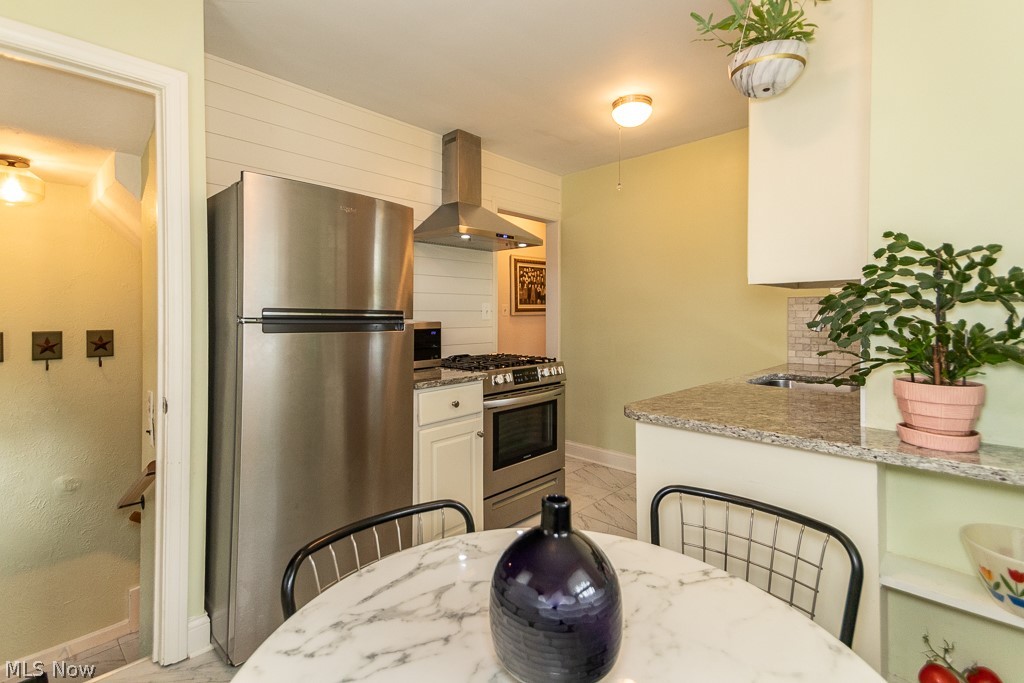 1306 Sunset Road Cleveland, OH 44124 - Photo 5 of 30