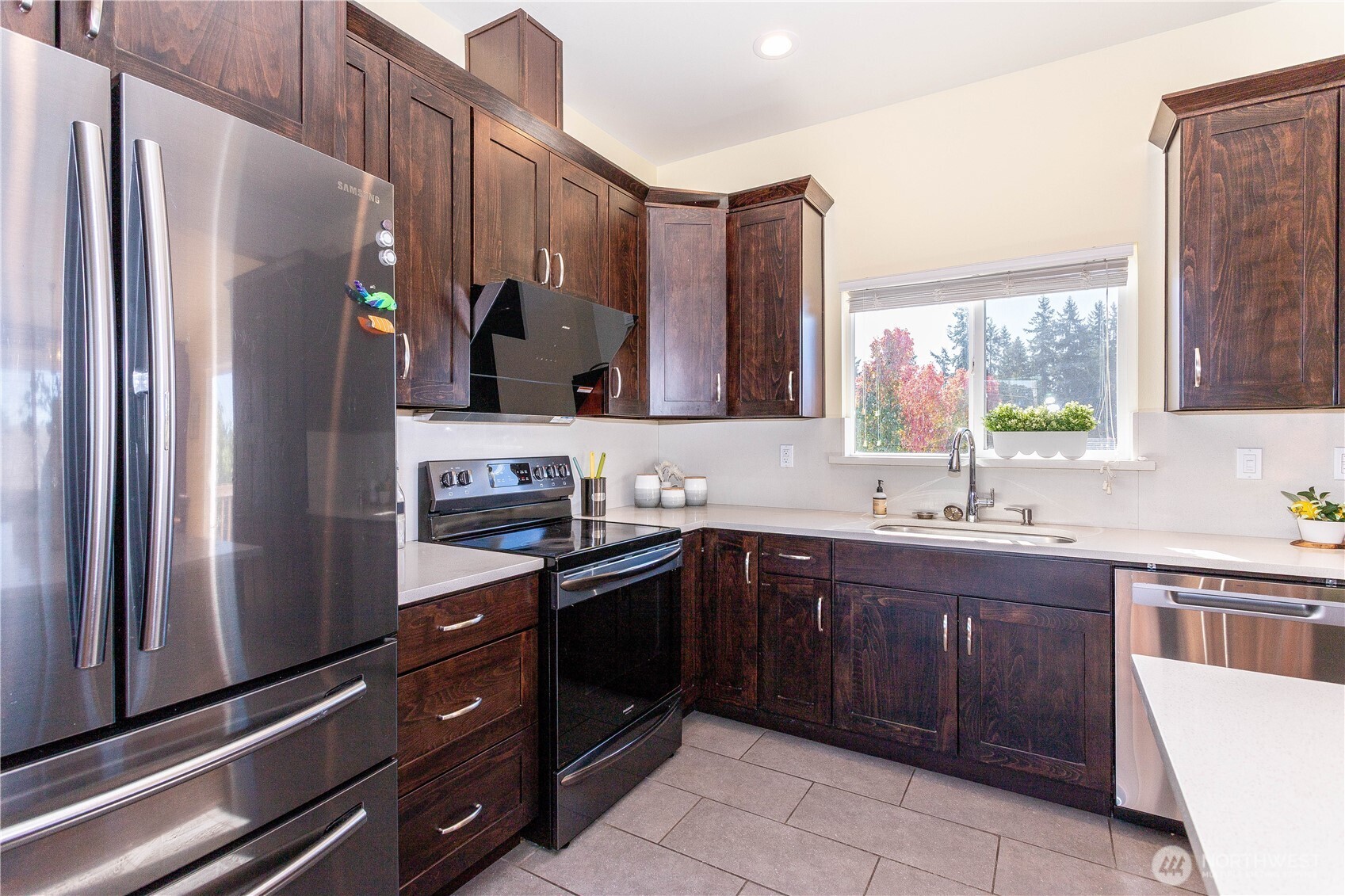3905 Northeast 6th Street Renton, WA 98056 - Photo 6 of 32