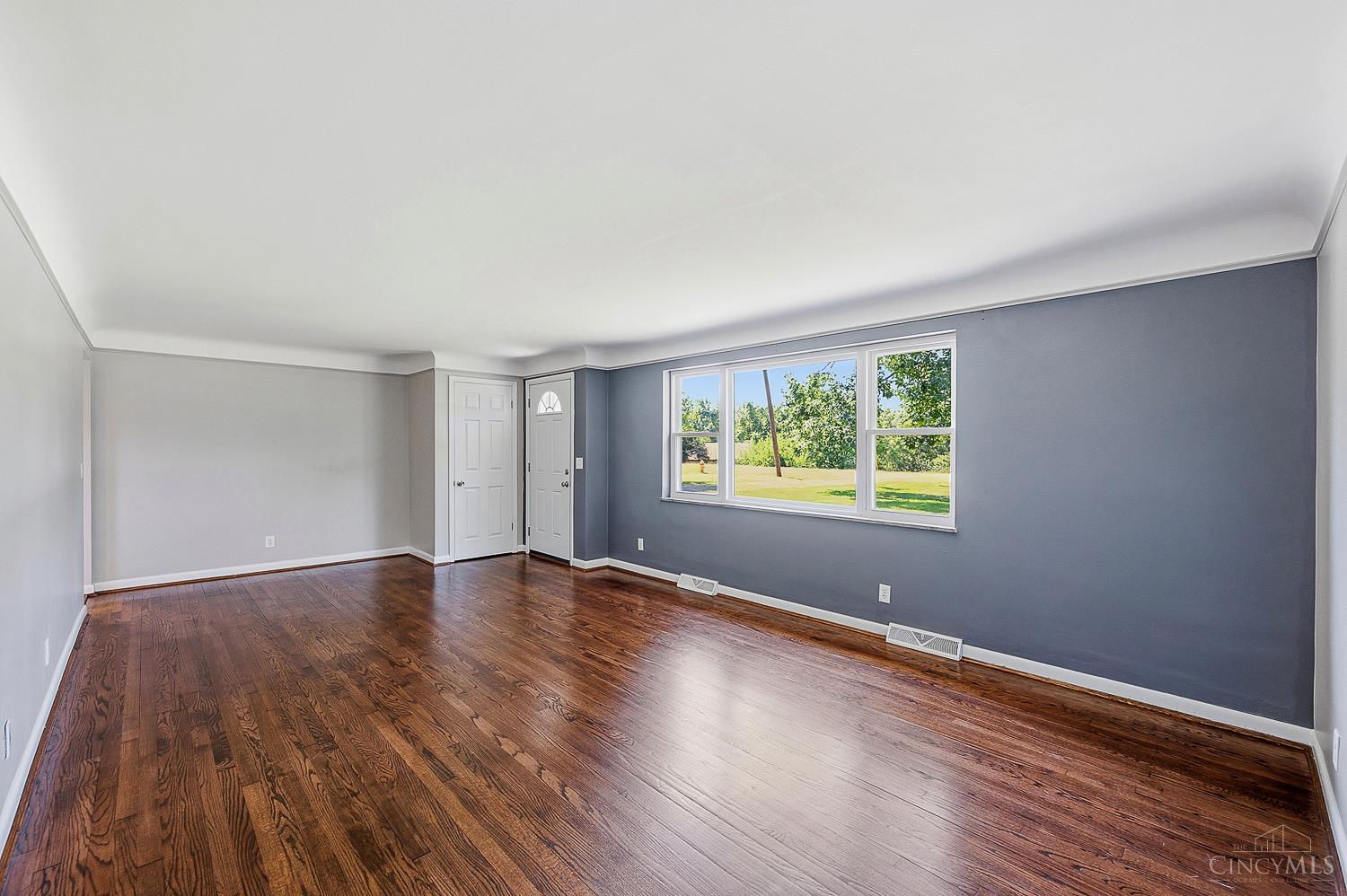 6718 Springdale Road Cincinnati, OH 45247 - Photo 5 of 34