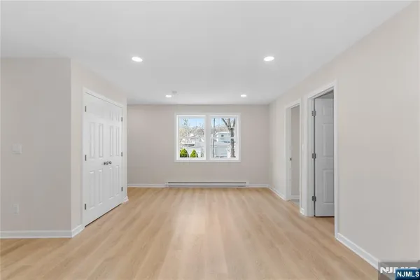 $1,800 | 127 Main Street, Unit 2A, Bloomingdale, NJ 07403