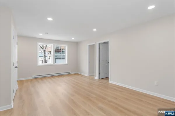 $1,800 | 127 Main Street, Unit 2A, Bloomingdale, NJ 07403