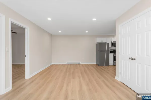 $1,800 | 127 Main Street, Unit 2A, Bloomingdale, NJ 07403