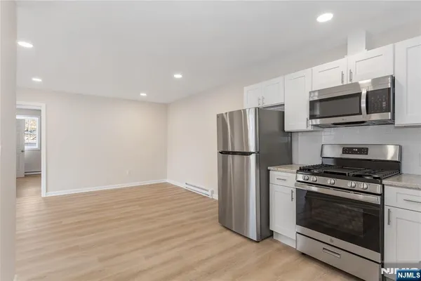 $1,800 | 127 Main Street, Unit 2A, Bloomingdale, NJ 07403