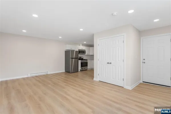 $1,800 | 127 Main Street, Unit 2A, Bloomingdale, NJ 07403