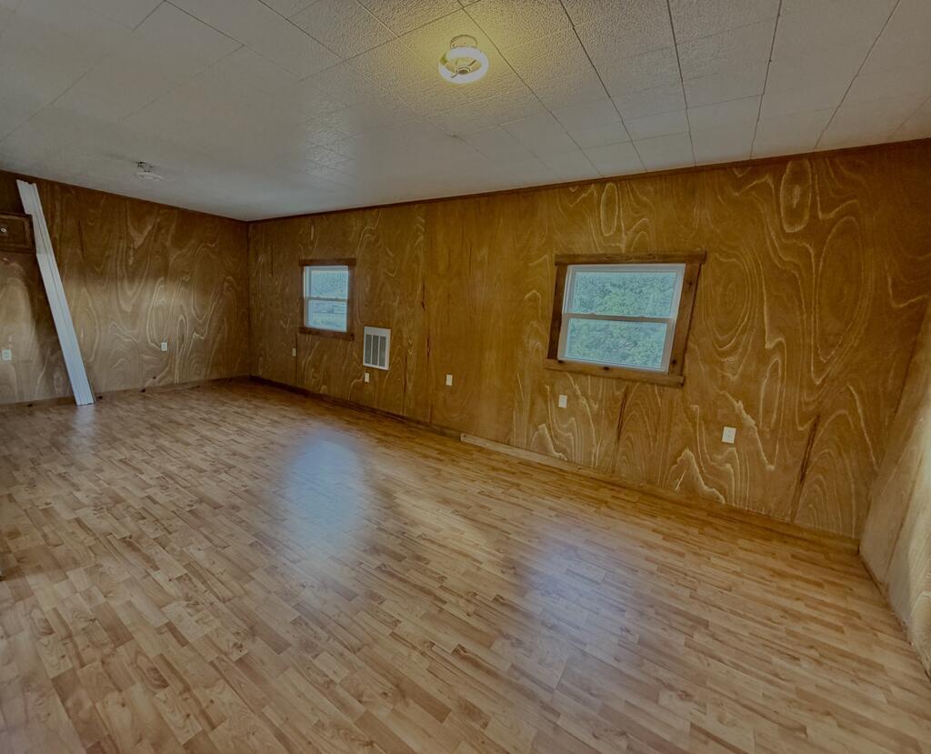 8974 Thompson Valley Road Tazewell, VA 24651 - Photo 2 of 35 Gallery Image 2