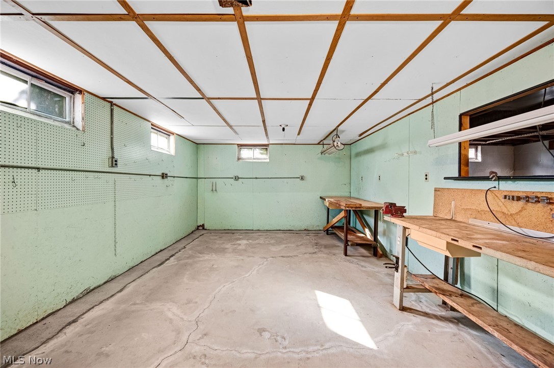6452 Carsten Road Medina, OH 44256 - Photo 25 of 41 Wood working area