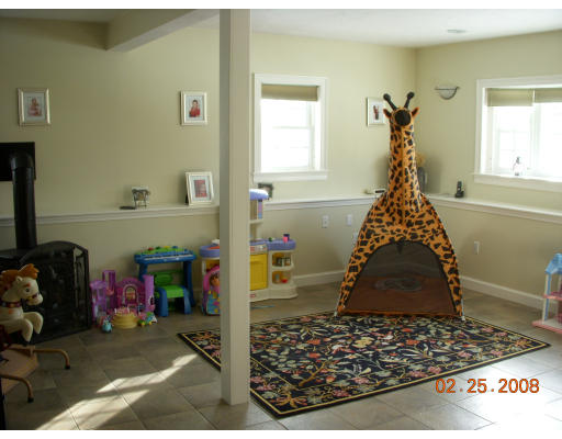 214 Chapin Road Hudson, MA 01749 - Photo 16 of 19 Gallery Image 16