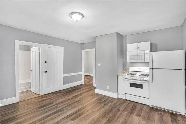 $1,950 | 118 Maxfield Street, Unit 1, New Bedford, MA 02740