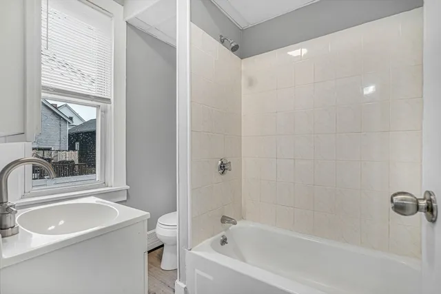 $1,950 | 118 Maxfield Street, Unit 1, New Bedford, MA 02740