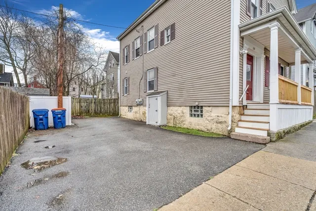 $1,950 | 118 Maxfield Street, Unit 1, New Bedford, MA 02740