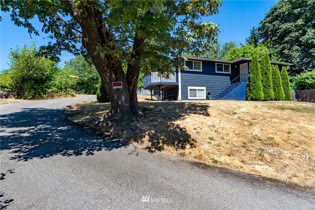 12840 Renton Avenue South Seattle, WA 98178 - Photo 3 of 24 Gallery Image 3