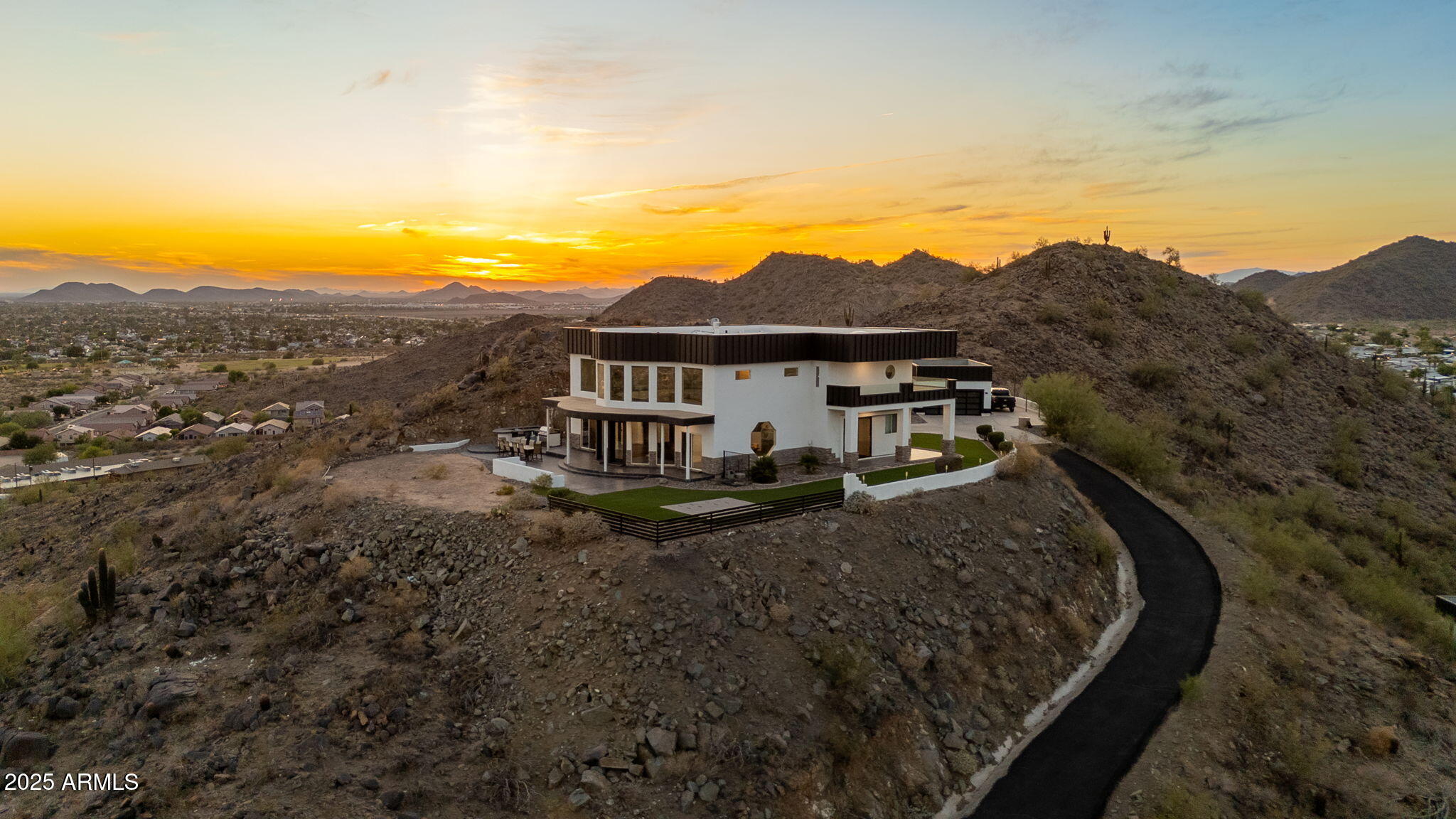 18812 North 22nd Street Phoenix, AZ 85024 - Photo 69 of 71 a view of a house with a mountain in the background
