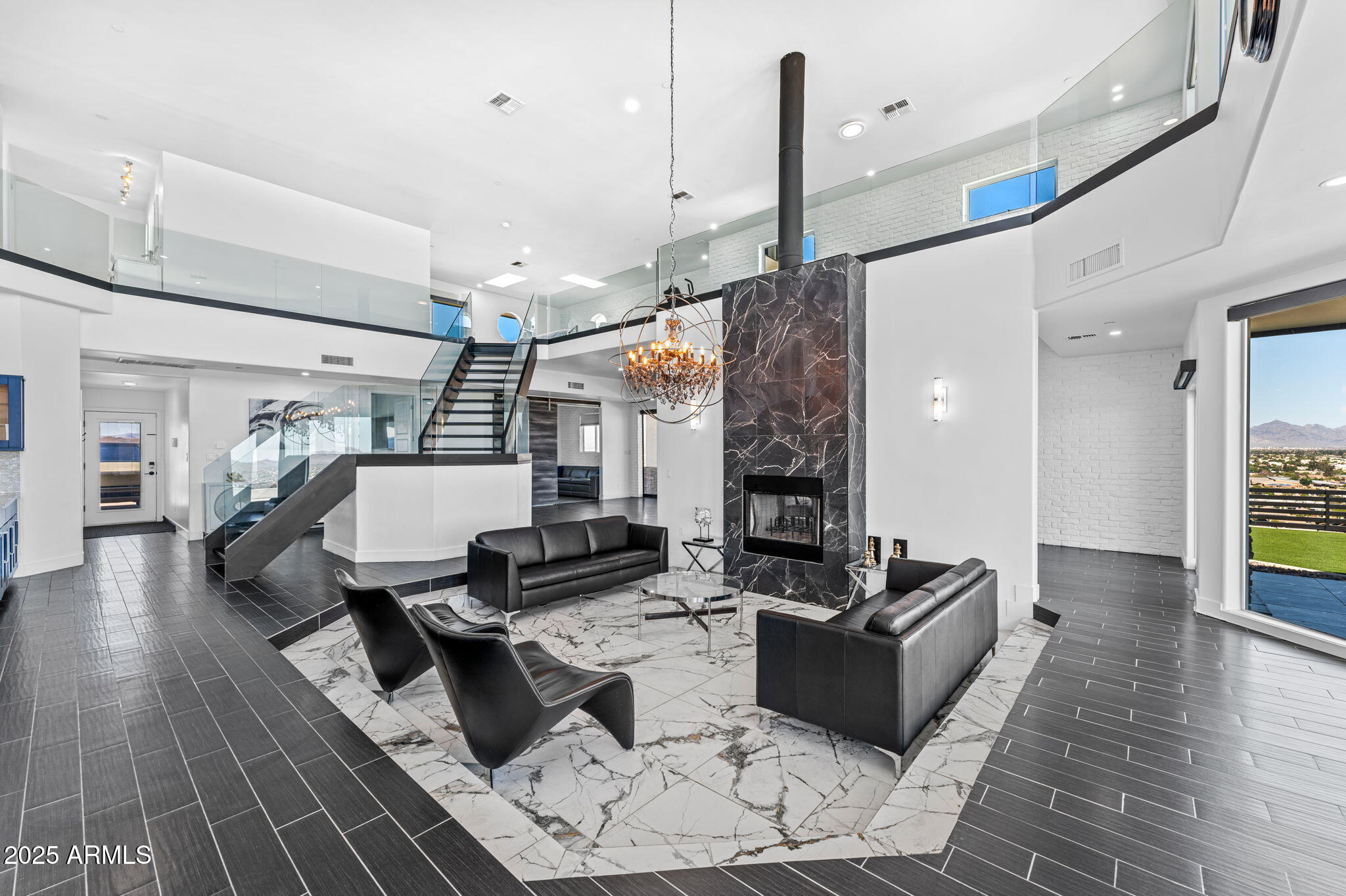 18812 North 22nd Street Phoenix, AZ 85024 - Photo 10 of 71 Living Room