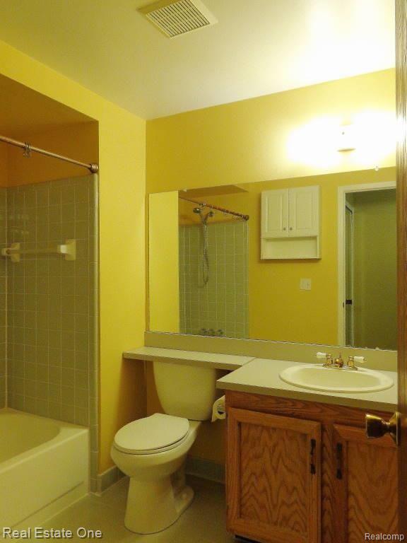 21438 Hall Road Trenton, MI 48183 - Photo 22 of 26 bath full.jpg